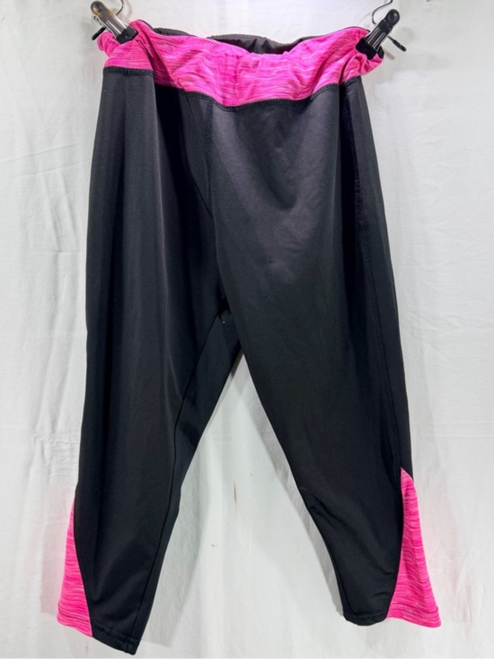 Game Time Women’s Black Capri Leggings with Pink Contrast Waistband